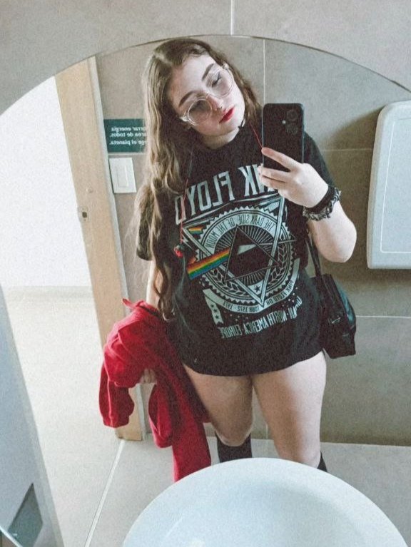 Blanca puta tetona 4