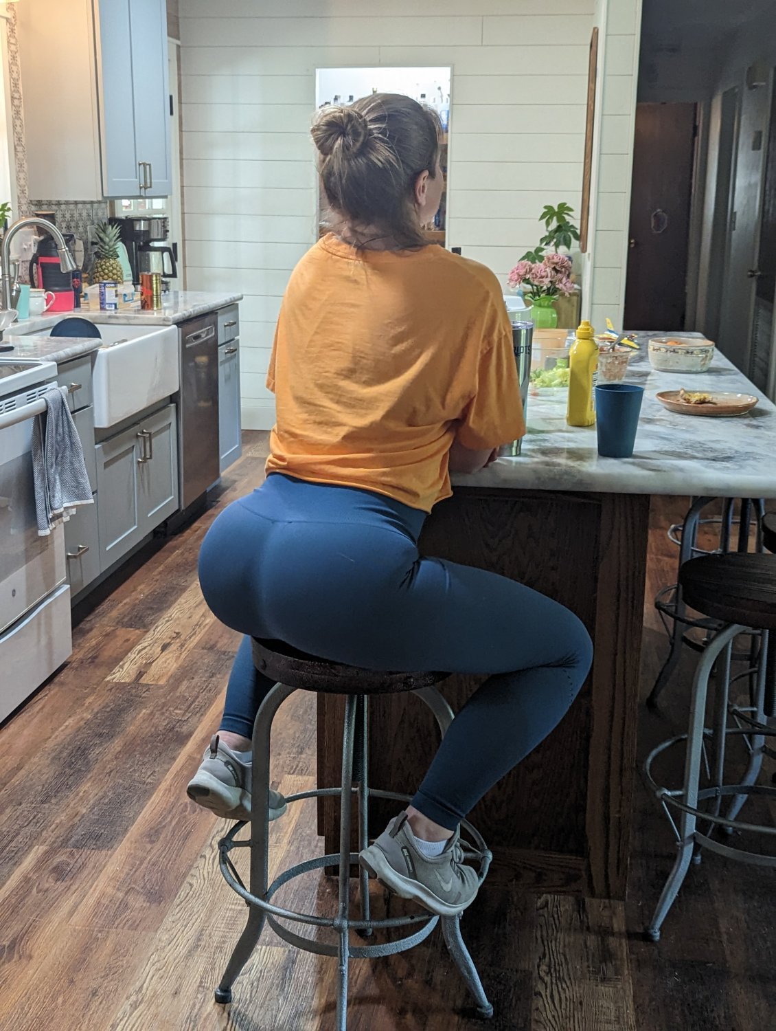 Żona z grubym tyłkiem i cyckami 3