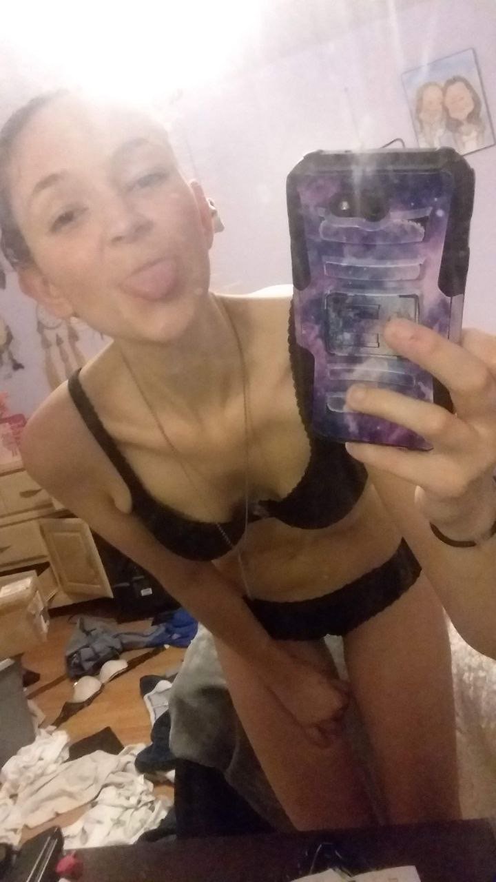 Amerykańska puszczalska Bella wyciekła 98