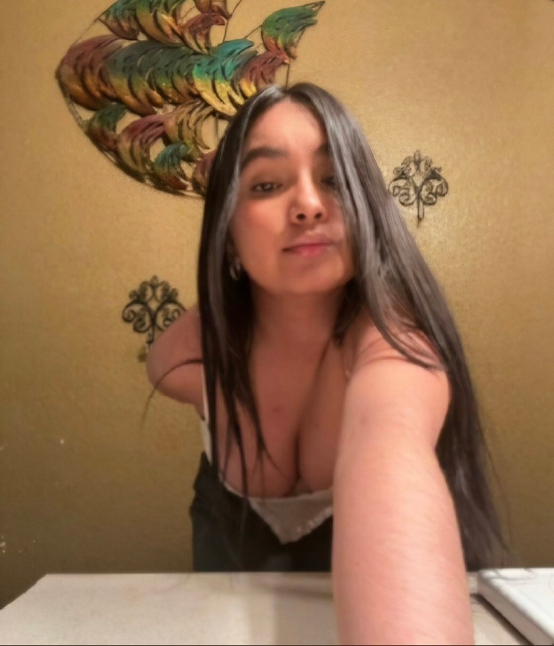 キュート・ブルネット・ジェニシス・ゴンザレス・ショーイング・オフ・オン・ティックトック 4