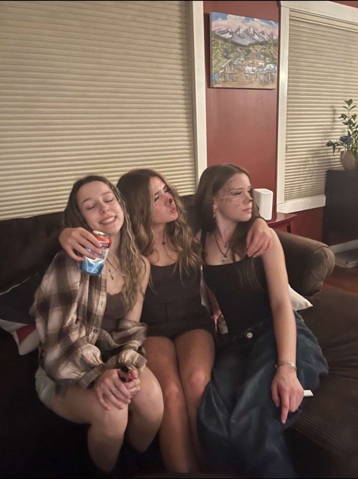 ワイルド・ハッシー・アンド・ハー・フレンド・ラブ・ビーイング・エクスポーズド・セルフィー・ファン 1