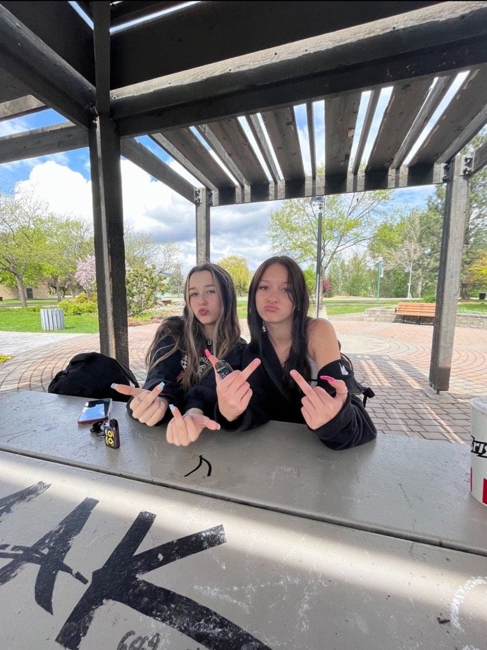 ワイルド・ハッシー・アンド・ハー・フレンド・ラブ・ビーイング・エクスポーズド・セルフィー・ファン 2