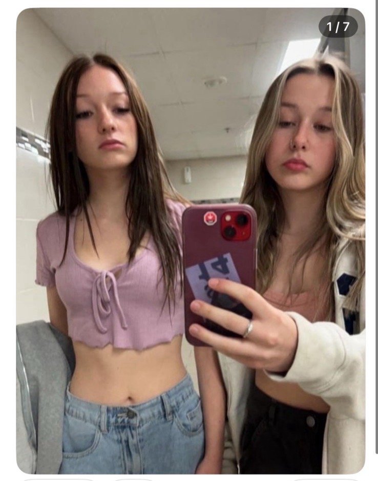 ワイルド・ハッシー・アンド・ハー・フレンド・ラブ・ビーイング・エクスポーズド・セルフィー・ファン 23