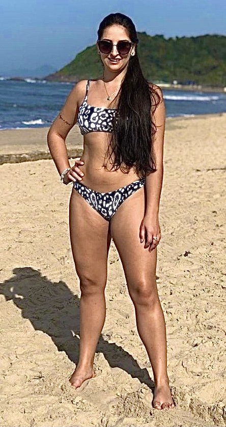 O que acham dessa vadia bucetuda? 🤤🤤🤤 10