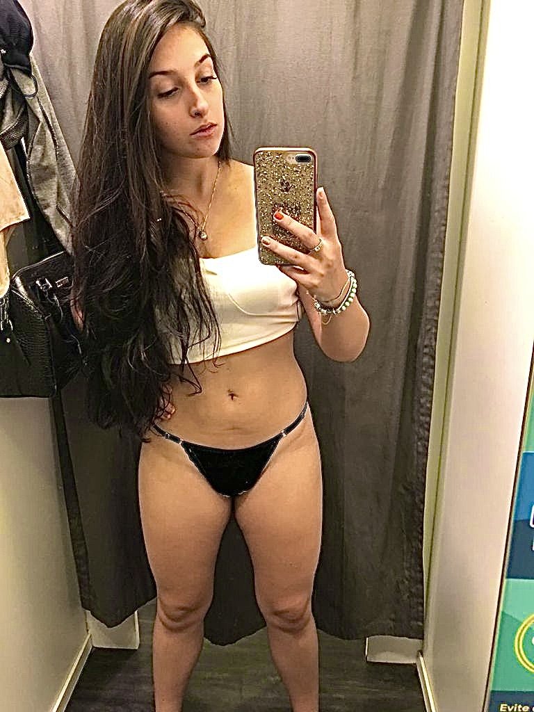 O que acham dessa vadia bucetuda? 🤤🤤🤤 13