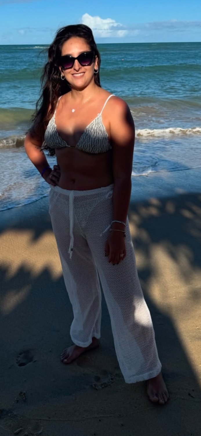 O que acham dessa vadia bucetuda? 🤤🤤🤤 19