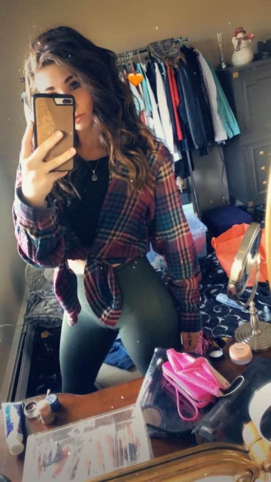 L'amico scopatore mi ha mandato i nudi delle sue ex zoccole 14