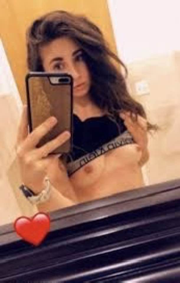 L'amico scopatore mi ha mandato i nudi delle sue ex zoccole 16