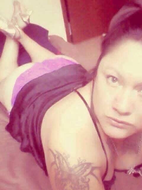 Yerli hızlı krallık milf karri St. Su dolabı kırmızı ayı 12
