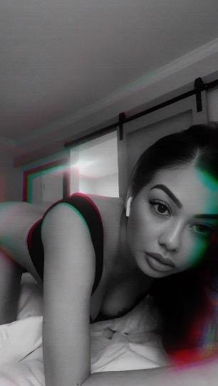 셔먼 오크스 캘리포니아의 28 세 샤넬 에스코트는 그녀가 너무 작아서 BBC를 좋아하지 않습니다. 18