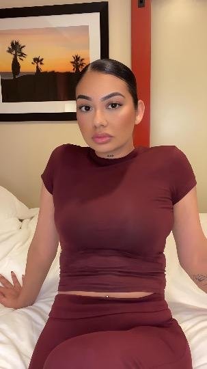 셔먼 오크스 캘리포니아의 28 세 샤넬 에스코트는 그녀가 너무 작아서 BBC를 좋아하지 않습니다. 25