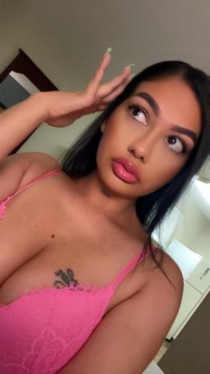 셔먼 오크스 캘리포니아의 28 세 샤넬 에스코트는 그녀가 너무 작아서 BBC를 좋아하지 않습니다. 27