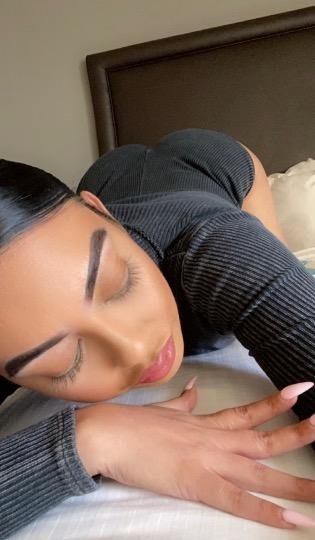 셔먼 오크스 캘리포니아의 28 세 샤넬 에스코트는 그녀가 너무 작아서 BBC를 좋아하지 않습니다. 30