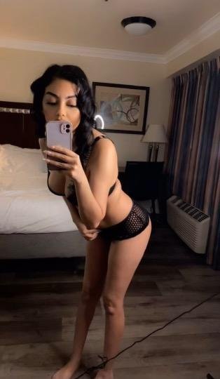 셔먼 오크스 캘리포니아의 28 세 샤넬 에스코트는 그녀가 너무 작아서 BBC를 좋아하지 않습니다. 34