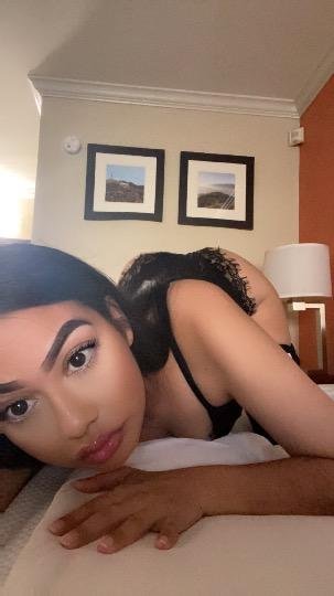 셔먼 오크스 캘리포니아의 28 세 샤넬 에스코트는 그녀가 너무 작아서 BBC를 좋아하지 않습니다. 36