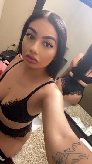 셔먼 오크스 캘리포니아의 28 세 샤넬 에스코트는 그녀가 너무 작아서 BBC를 좋아하지 않습니다. 46