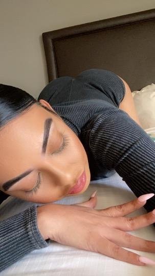 셔먼 오크스 캘리포니아의 28 세 샤넬 에스코트는 그녀가 너무 작아서 BBC를 좋아하지 않습니다. 50