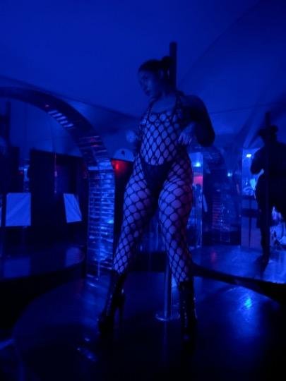 산 페르난도 계곡의 23 세 장미 문신 라티나 에스코트 7