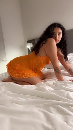 산 페르난도 계곡의 23 세 장미 문신 라티나 에스코트 10