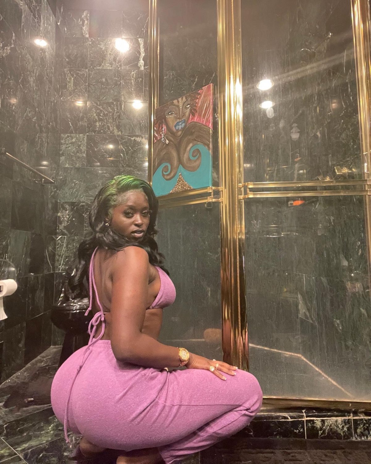 Curvy Black Beauty Poses for a Sexy Private Selfie 9