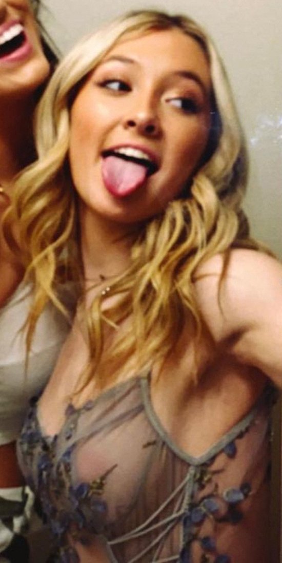 Adorável líder de claque universitária 2