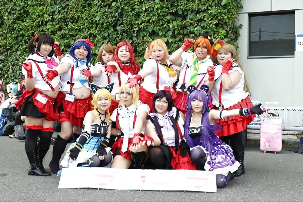 チャビー・ジャパニーズ・コスプレイ・ガール・ショウズ・オフ・ハー・プレイフル・サイド 4