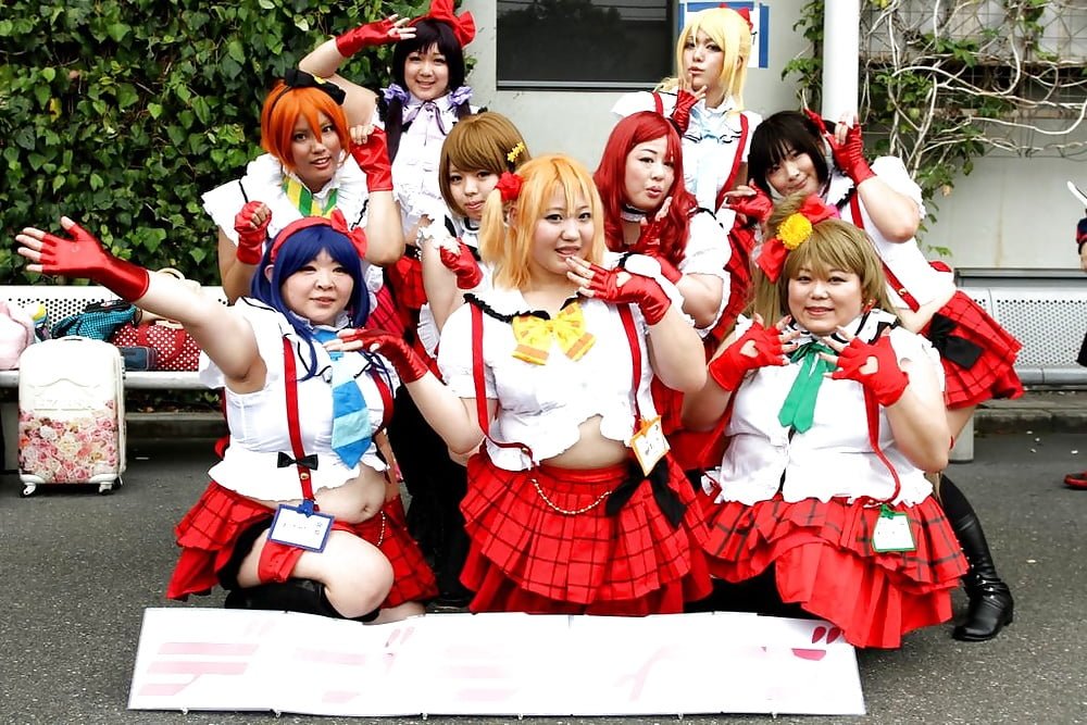 チャビー・ジャパニーズ・コスプレイ・ガール・ショウズ・オフ・ハー・プレイフル・サイド 5