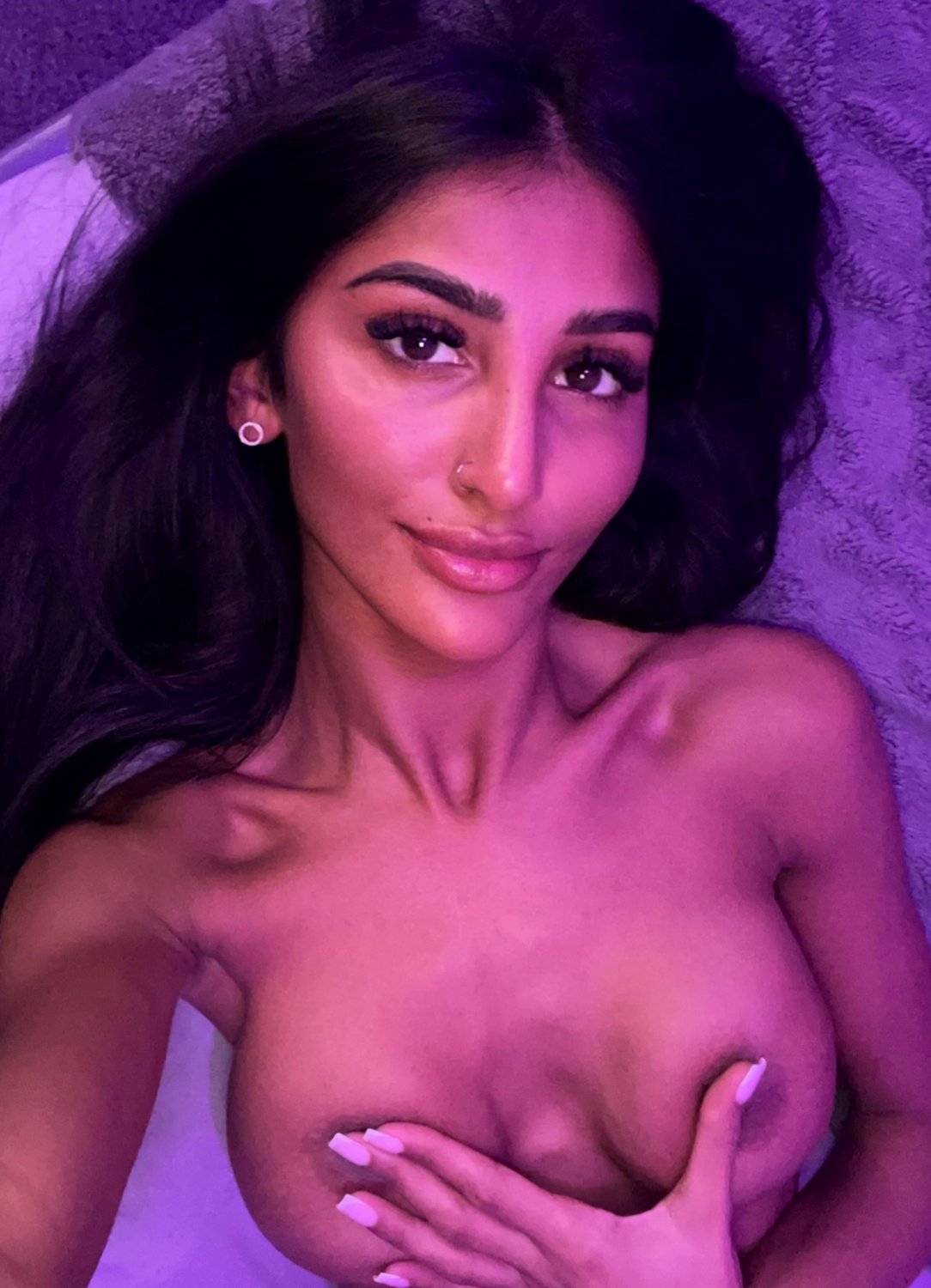 ¿Qué te parece más suave? Yo o el sofá 2