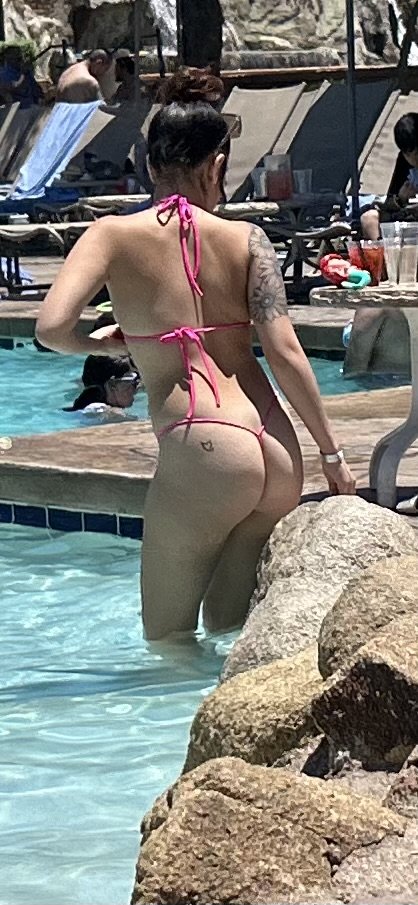 Havuzda Gstring'li Baddie 1
