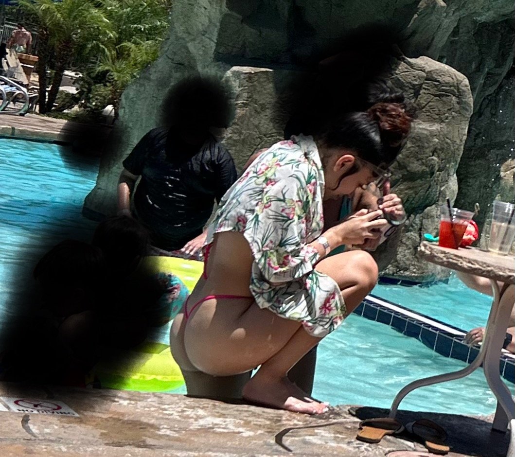 Havuzda Gstring'li Baddie 10