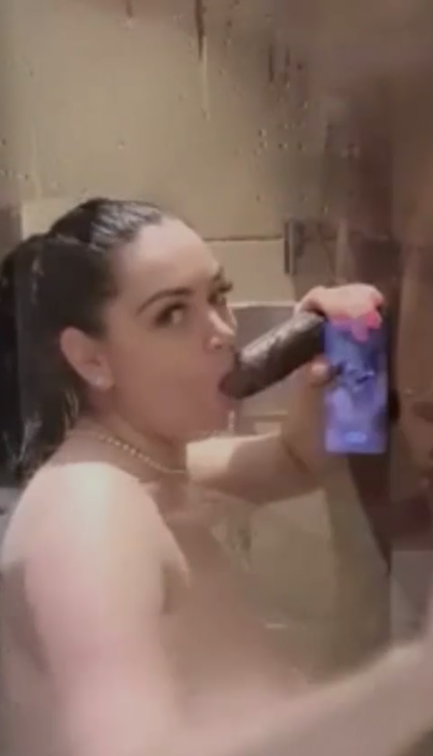 Ogromne cycki milf ssie bbc pod prysznicem 1