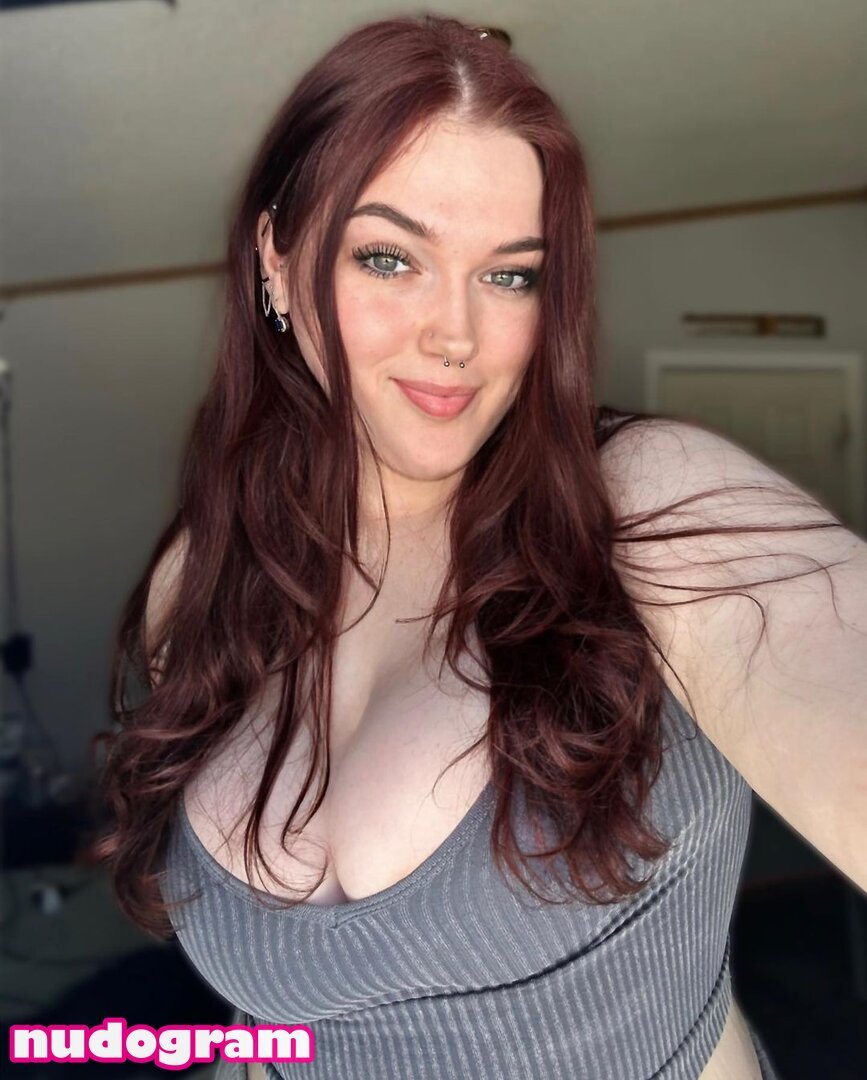 カービー・セルフィー・娘・フラウティング・ハー・ヒュージ・ポーグ・アス・アンド・ビッグ・ティッツ 9