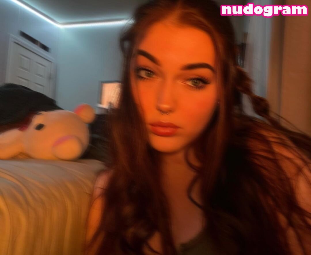 カービー・セルフィー・娘・フラウティング・ハー・ヒュージ・ポーグ・アス・アンド・ビッグ・ティッツ 11