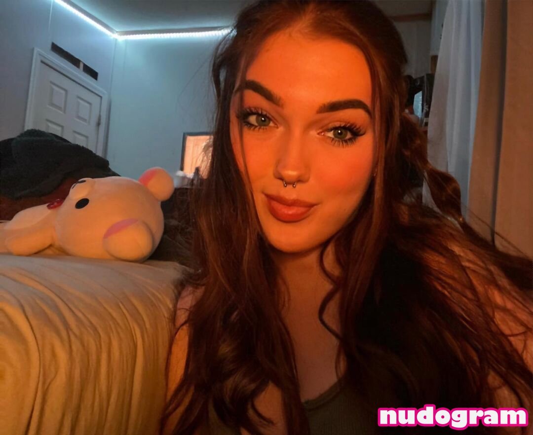 カービー・セルフィー・娘・フラウティング・ハー・ヒュージ・ポーグ・アス・アンド・ビッグ・ティッツ 12