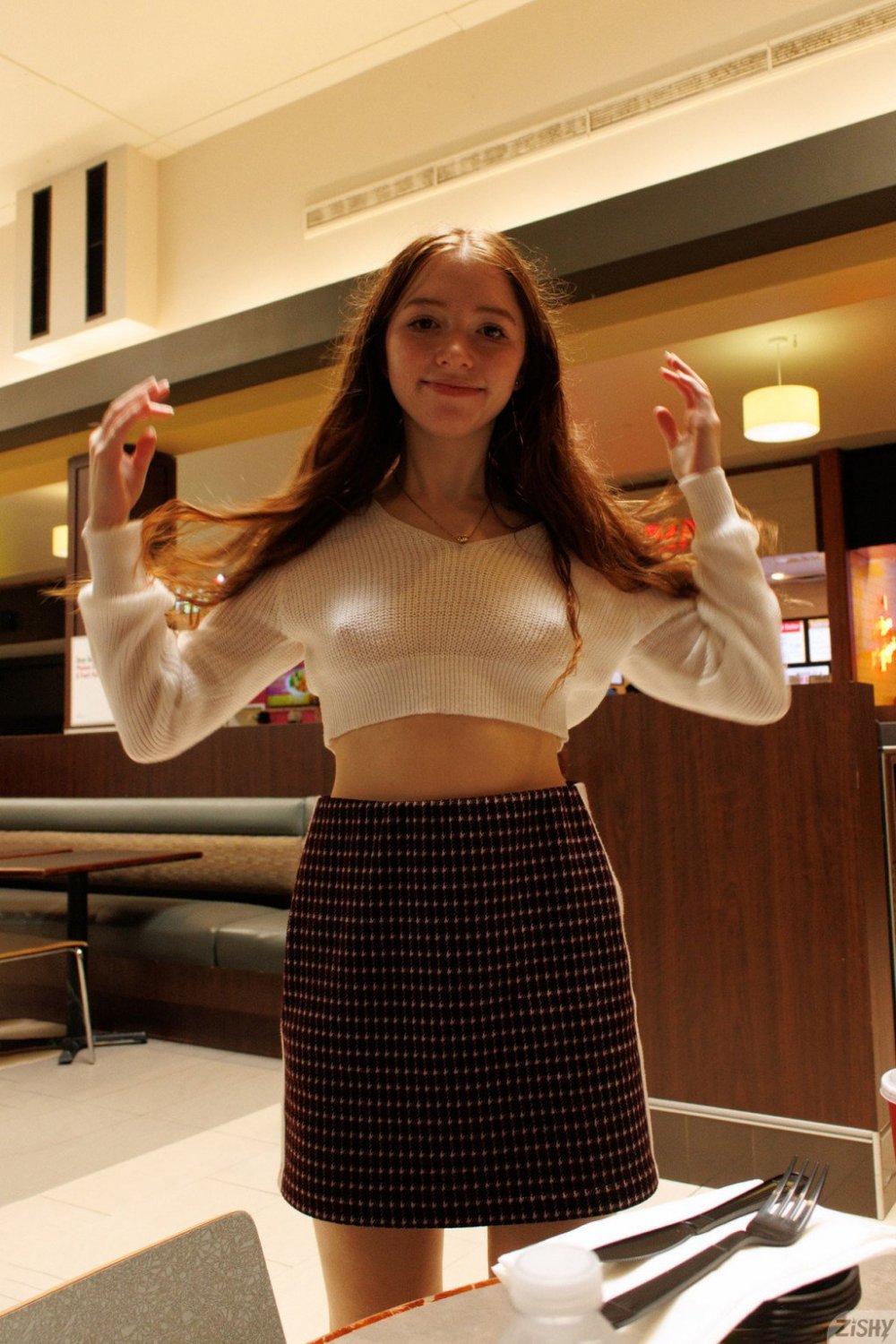 トゥー・ビューティフル・フォア・ポルノ：レッドヘッド・ガール・プレジャリング・ハーセルフ 11