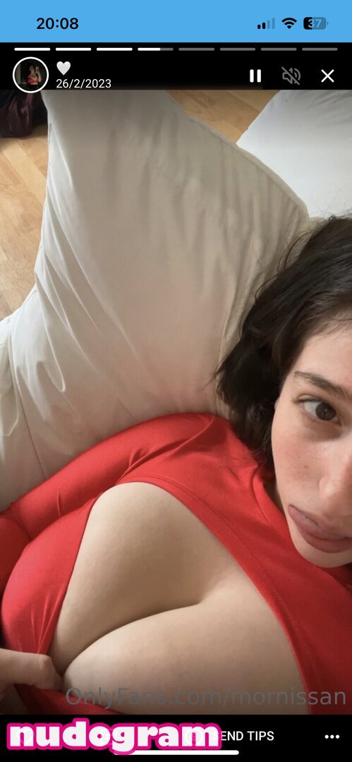 ブレスティー・ブルネット・ガール・フラウティング・ハー・カーブス・イン・セルフィーズ 15