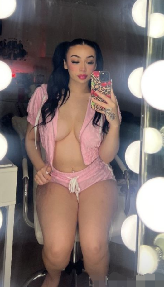 ブルネット・ビューティー・ジョシー・アレシア・ショウズ・オフ・ハー・カーブス 8