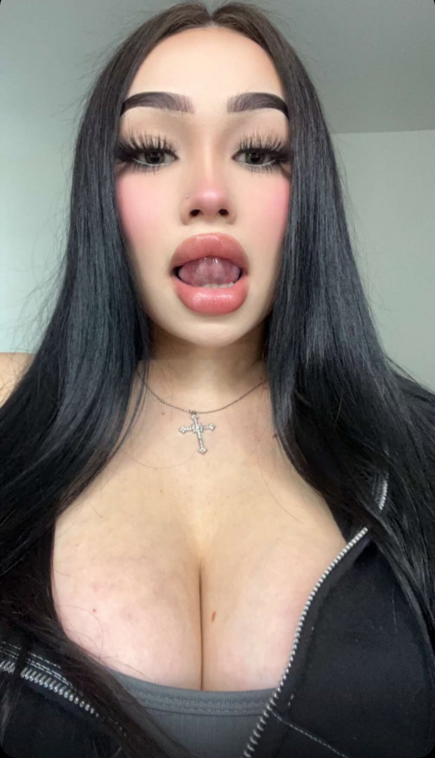 ブルネット・ビューティー・ジョシー・アレシア・ショウズ・オフ・ハー・カーブス 26