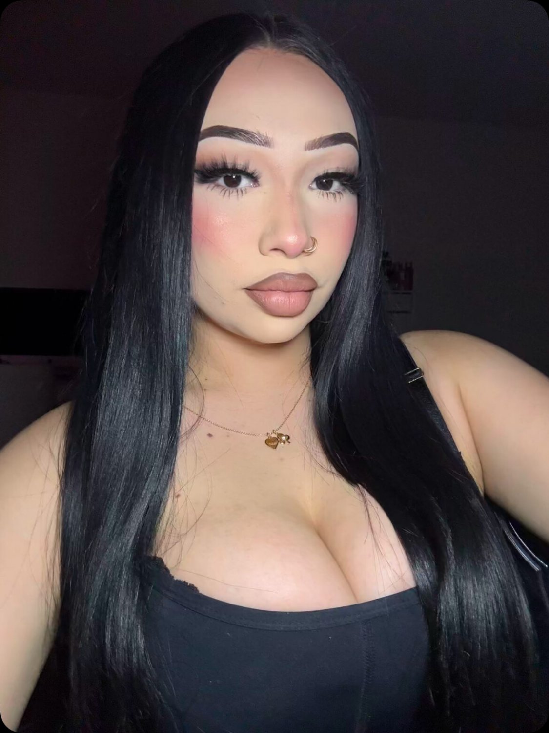 ブルネット・ビューティー・ジョシー・アレシア・ショウズ・オフ・ハー・カーブス 37