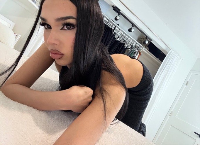 Sexy Brunette Selfie Queen Flashing Her Glamorous Curves 13