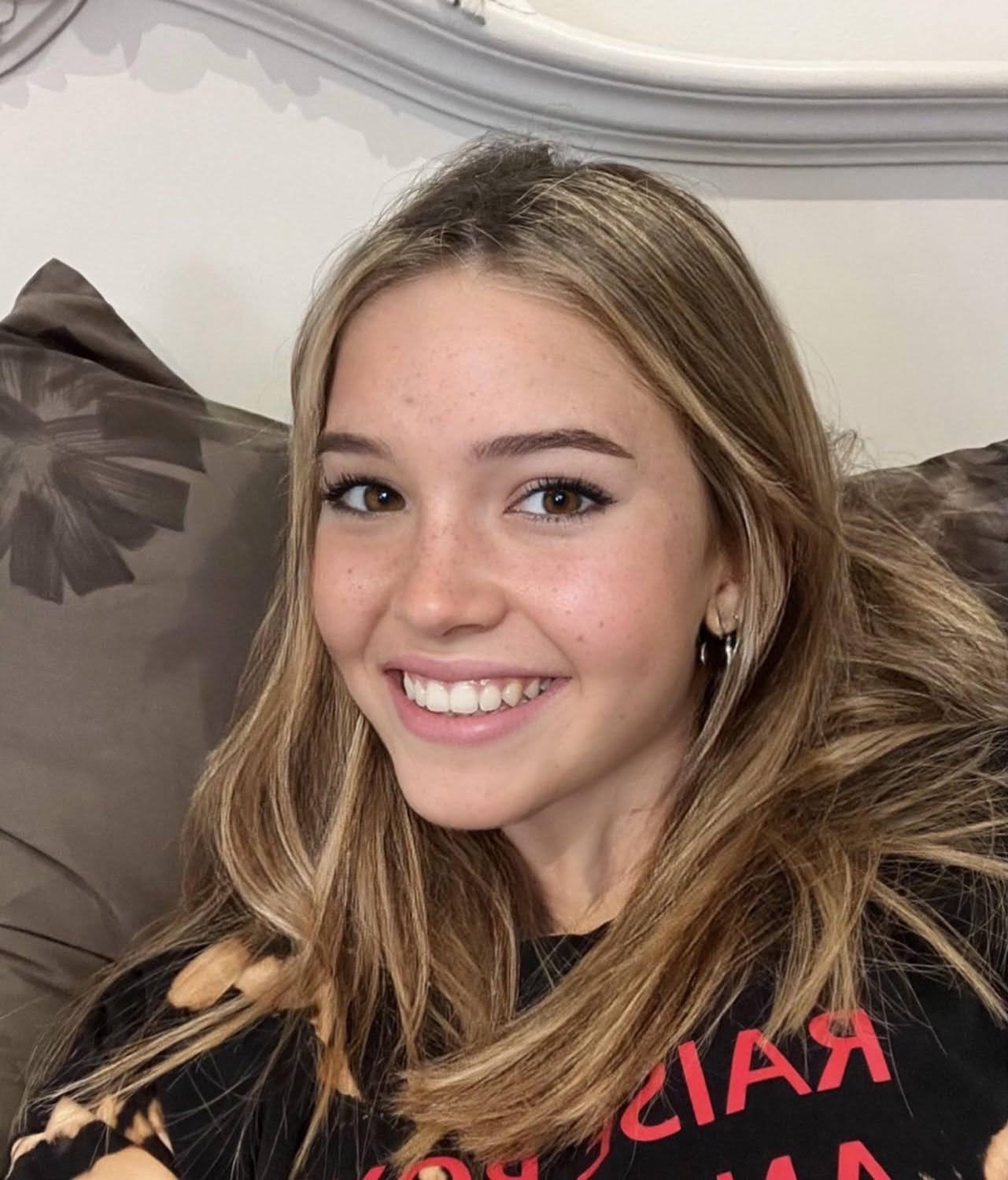 Tasty Babe Shows Off Her Big Tits In Lingerie 8