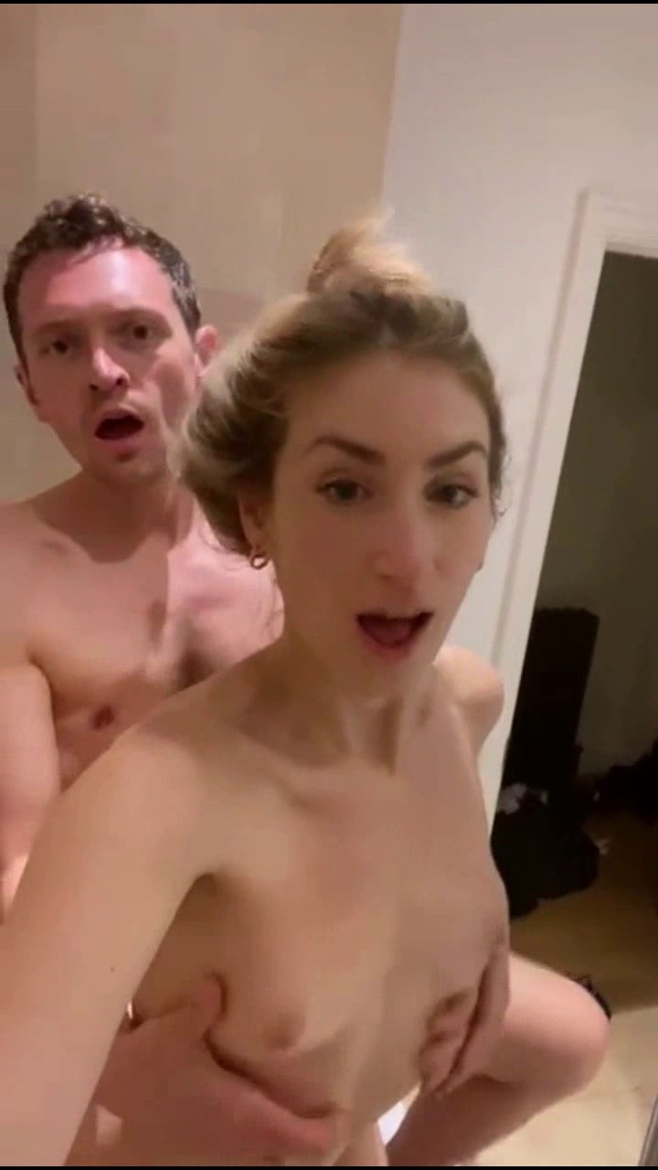 ブロンド・娘・ファックド・ラフ・イン・スティーミー・バス・セッション 4