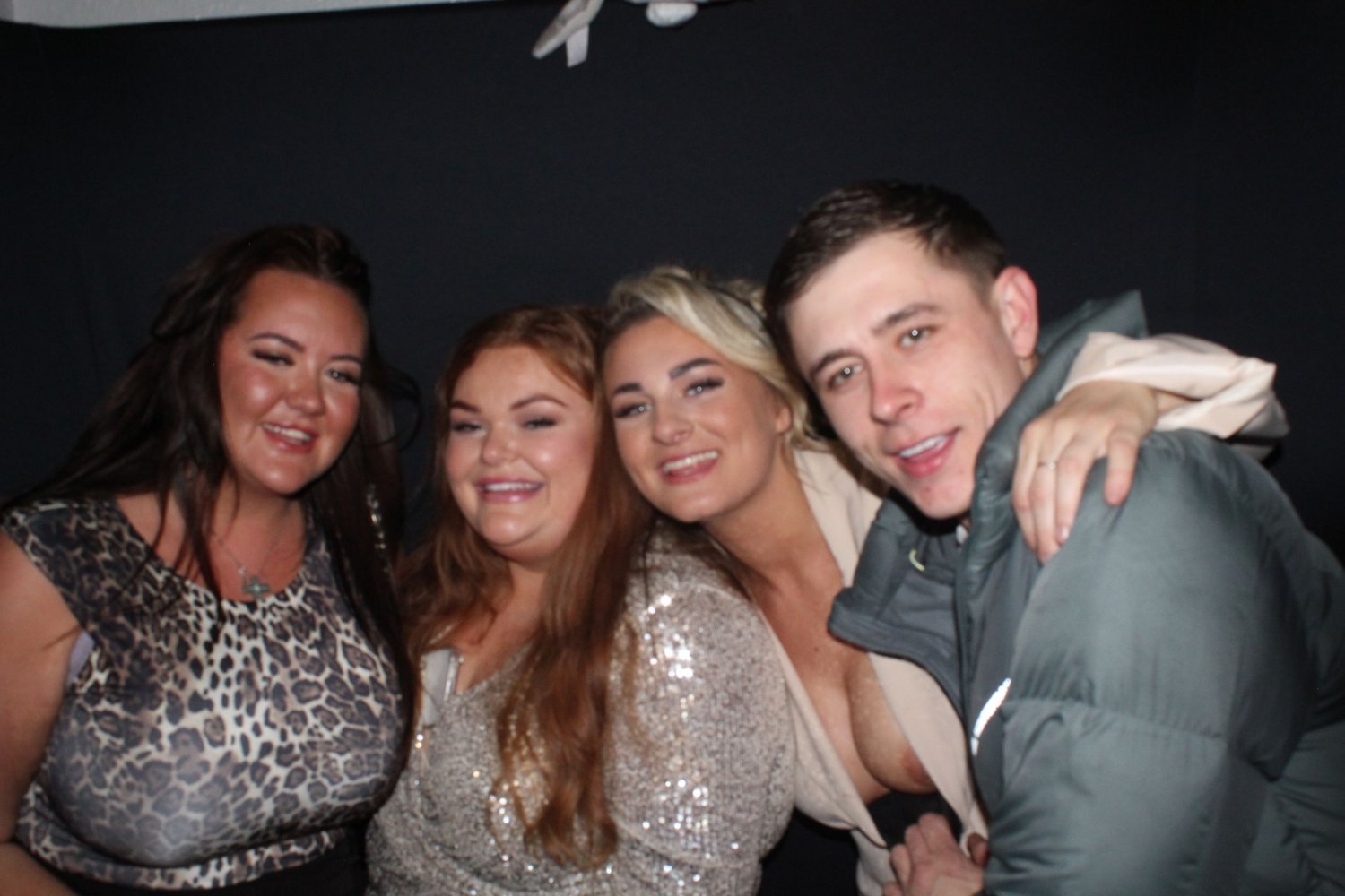 PBアマチュア・ビューティー・ショーイング・オフ・ハー・ノーティー・サイド 1