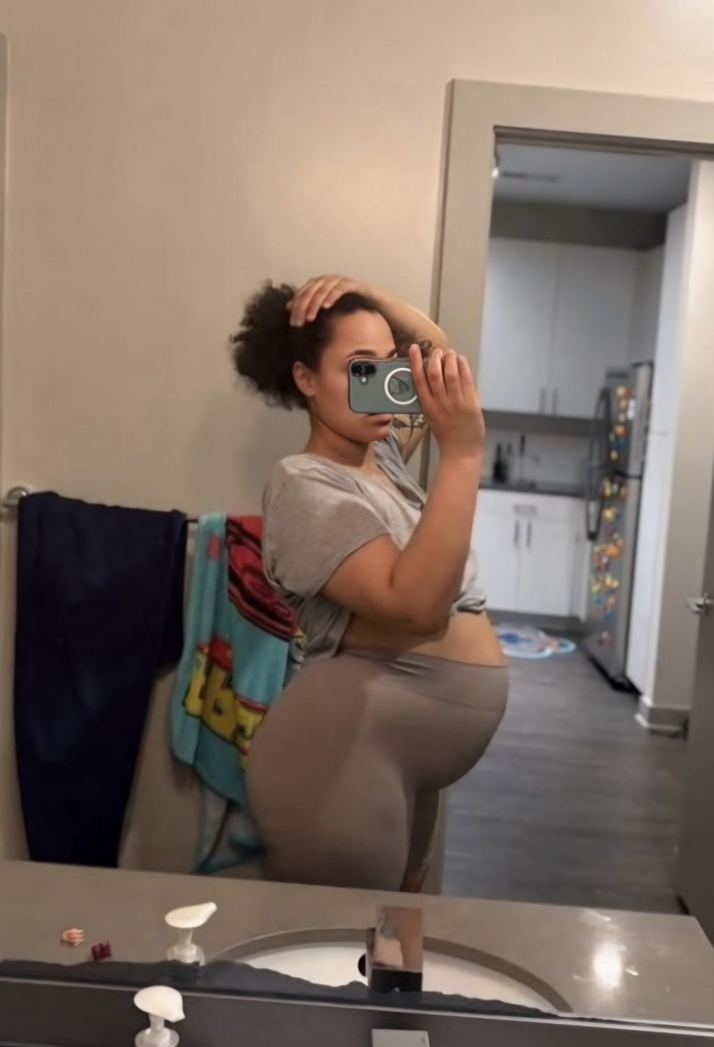 Preggo Hooker Alani, debase i powiedz jej, jak ją wykorzystasz. Kik:toyalani988 1