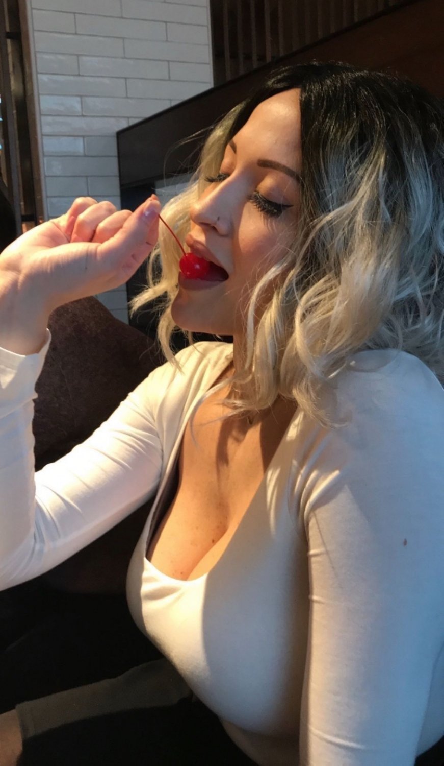 ラティーナ・ミルフ・ゲッティング・ウェット・イン・ザ・シャワー 11