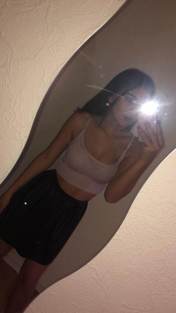 ゼン・バーサス・ナウ：スラッティー・トランスフォーメーション・キャプチャード・イン・セルフィー 1