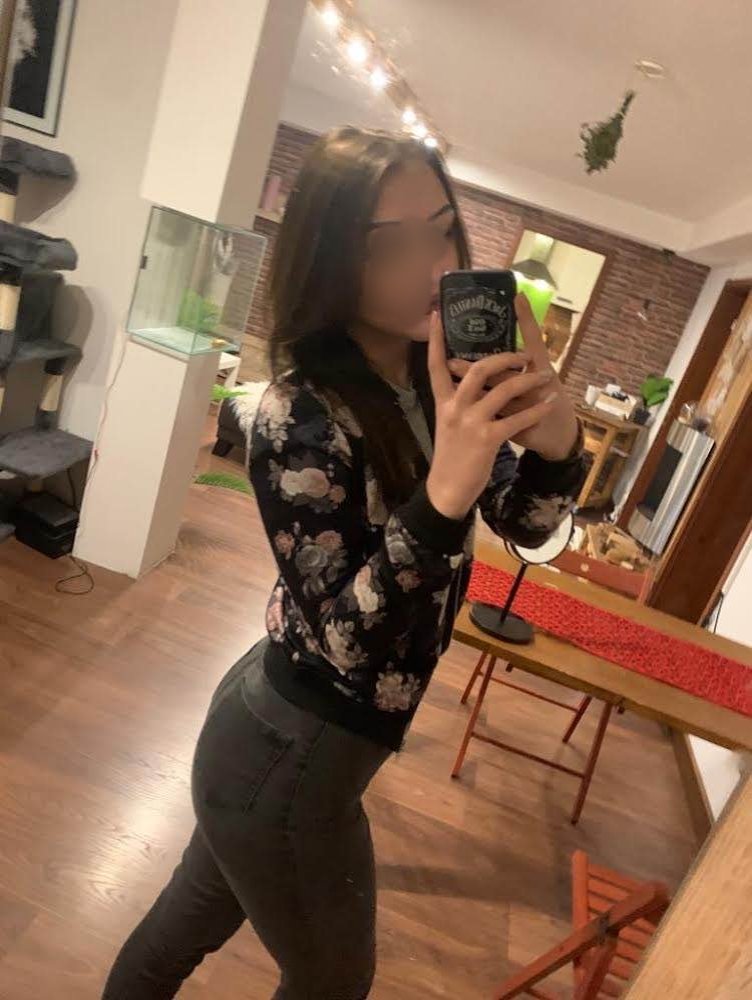 ゼン・バーサス・ナウ：スラッティー・トランスフォーメーション・キャプチャード・イン・セルフィー 11