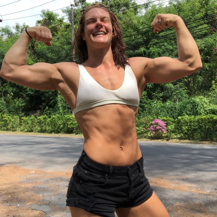 Fit Bikini Babe Elise R Showing Off Her Muscles 39