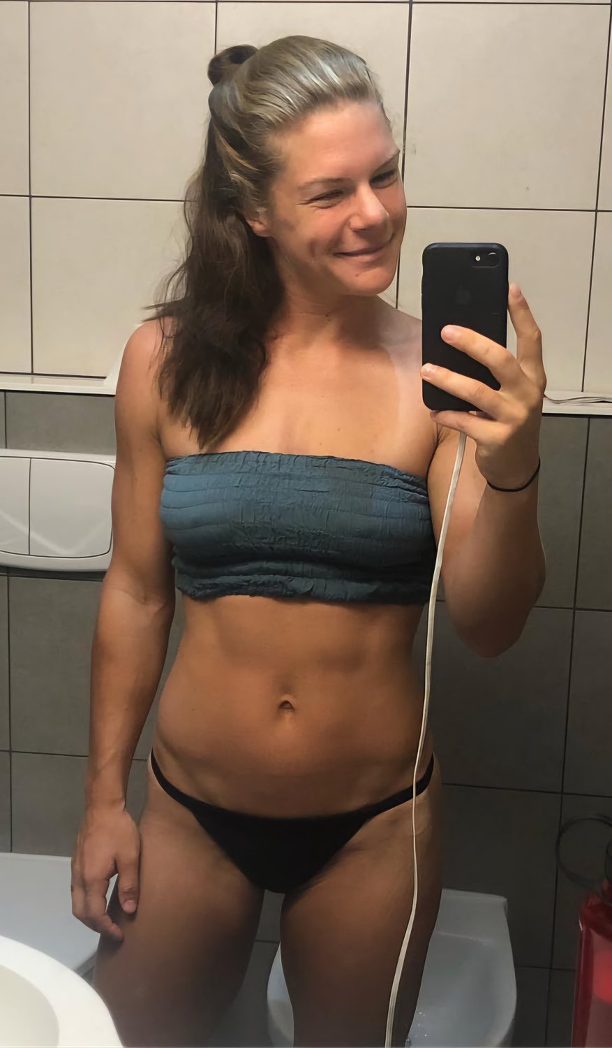 Fit Bikini Babe Elise R Showing Off Her Muscles 66
