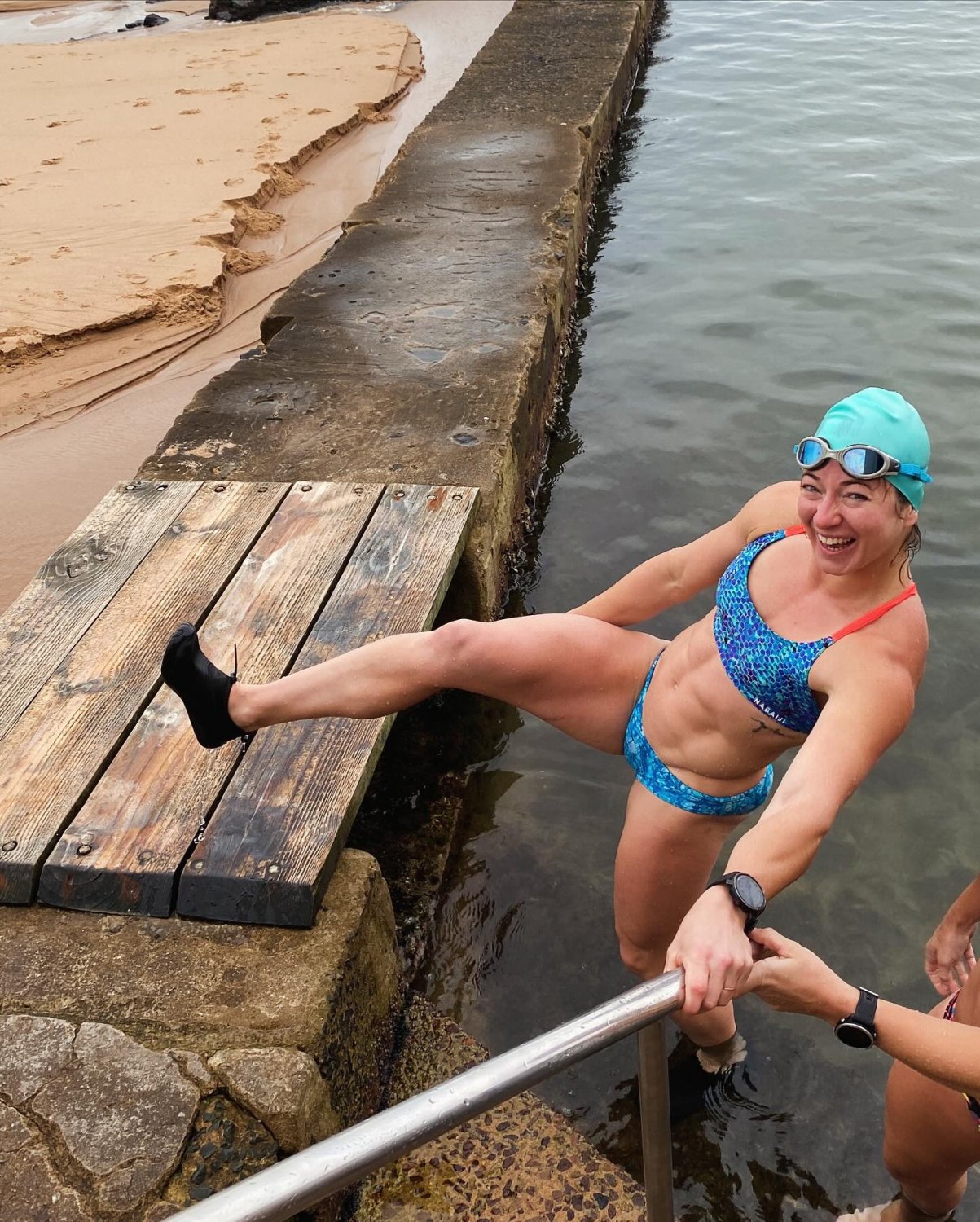 Crossfit Queen Emma Showing Off Pregnant Muscles In Bikini 17